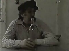 Nena sexy mueve su xxx mamadas extremas frijol en la cámara