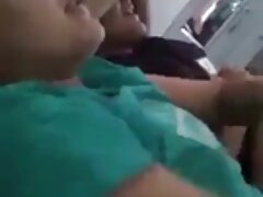 Coño salvaje en acción en mamadaa el sofá
