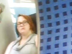 Me follé a mi esposa cuando estaba mamadas pollas grandes arreglando la habitación