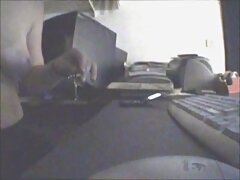 Hombre mayor llenando de polla a una pequeña adolescente mamadas de polla