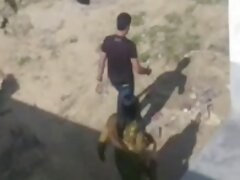 Rociando su cara con chupando leche esperma