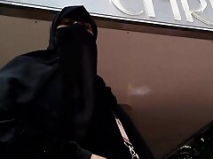 Novia sexy hace mamada en el baño una mamada y se la follan duro