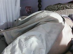 Bonita novia morena chupa la polla cuando los padres mamadas de maduras salen de casa, disfruta