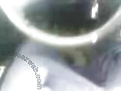 Una rubia pajas y mamadas se frota el coño