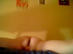 Me encanta posar para los fans chupando verga de la webcam.