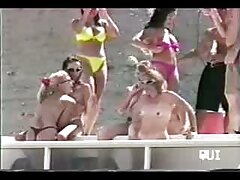 ¡Un tío escondido filmó a esta pareja mexicana haciendo el sexo su primera mamada divertido en un lago!