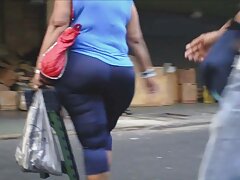 Rubia tetona chupando chupando leche una vara