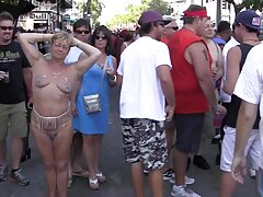 De cerca con mi esposa hombres chupando su propio pene asiática