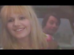 Asiático chica está usando un terrible mamada consolador