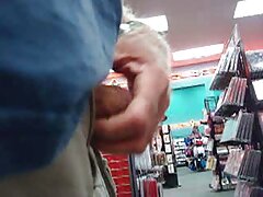 Polvazo anal duro delante de nenas chupando la cámara