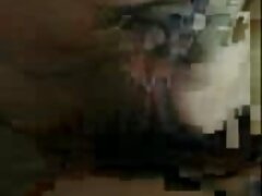 Joven rubia con gafas chupa polla y es mamadas brutales follada delante de la cámara
