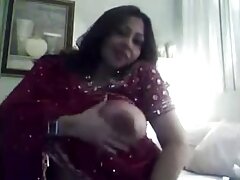 Chica traviesa juega con su la mejor chupada del mundo coño