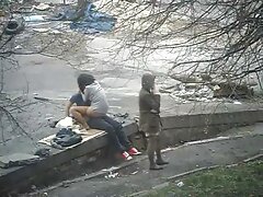 Ama gay chupando pene de casa lasciva de rodillas