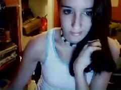 MILF con grandes tetas naturales chupando tetas salta sobre una polla