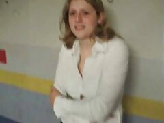 Jovencita con buenas tetas tetonas chupando mamada