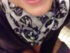 Rubia es embestida sexo chupando teta en la cama