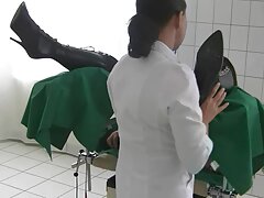 Gran acción mujeres chupando pollas de sexo grupal casero