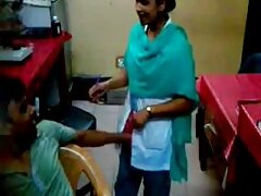 Maravillosa chica mamadas romanticas idealmente chupa una gran polla
