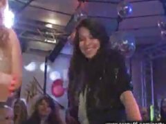 Novia delgada recibe mamadas hardcore una cogida codiciada
