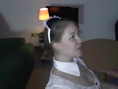 Rubia está dando chupando tetas rico una mamada