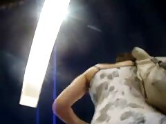 Fantástica joven esposa recibe una buena perforación en mamadaa el sofá