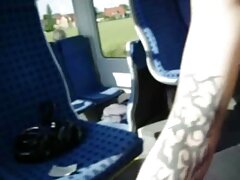Joven adolescente morena chupando las mejores mamadas polla en pov