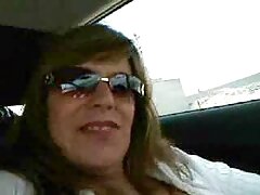 Nena de grandes tetas naturales se folla a sí misma con lesbianas chupando tetas grandes un juguete sexual