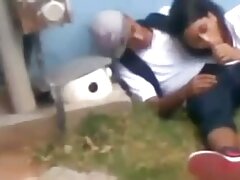 Rubia platino mamadas de vagina chupando una pistola de semen