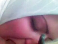 Sexo por primera vez con una chupando tetas y cogiendo adolescente morena