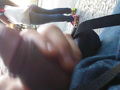 Ama de casa delgada perforada mamadas hermosas en una lavadora
