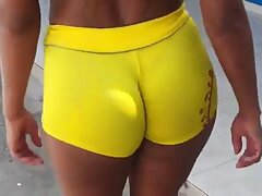 Pelirroja está teniendo sexo el chupa teta