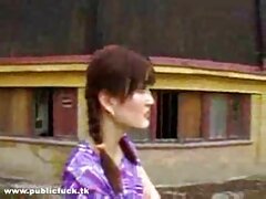 Mamada de chupando tetas en publico joven asiático y Sexo