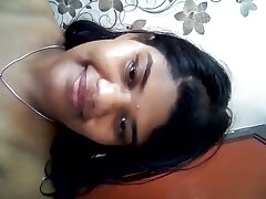Tan bonita novia morena emo hace sexo divertido frente xxxmamas a su webcam y comparte