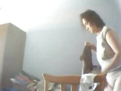 Detrás de mamadas cachondas la puerta del dormitorio