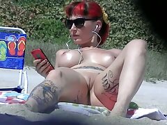 Dos chicas mujeres chupando pene amateur usando pies