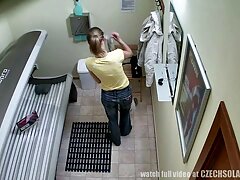 Marido lujurioso puso a su bella esposa xxx mamadas gay a hacer estas cosas cuando los padres se van de casa