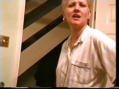 Chica chupando pene pequeño sexy hace una mamada perfecta